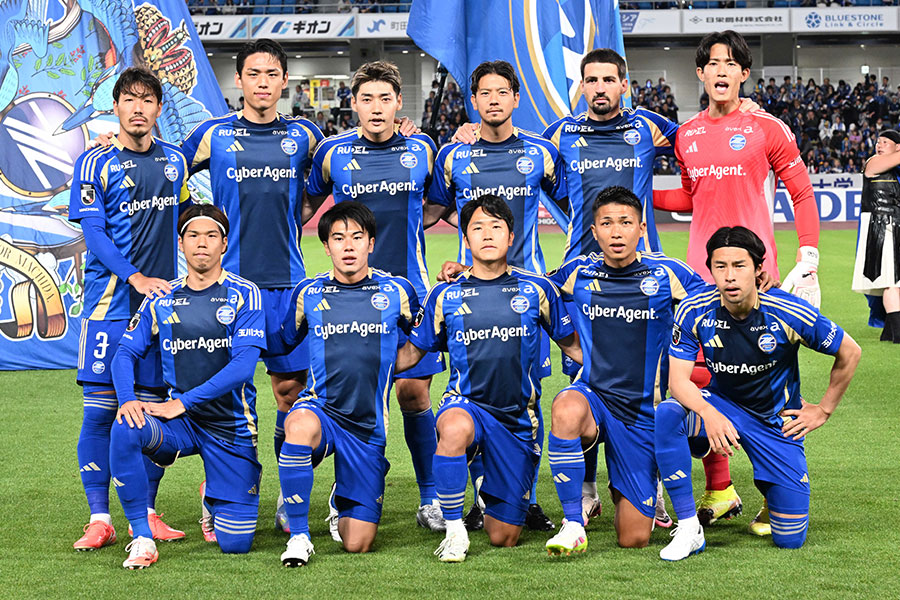 原靖FDがチーム状況について説明した【写真：徳原隆元】