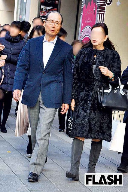 買い物もエスコートも優雅 王貞治 18歳下の妻と銀ブラ撮 ライブドアニュース