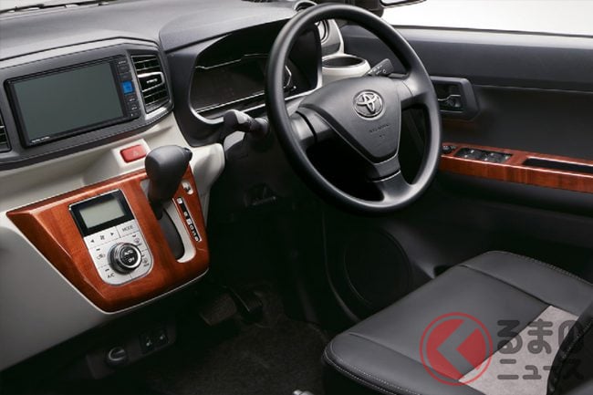 ウッド&メッキの豪華コーディネート トヨタ「ピクシス エポック」