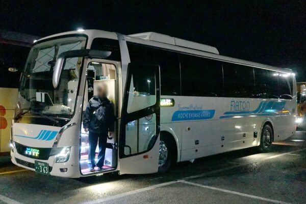 新型フルフラットシート「ソメイユプロフォン」を搭載した夜行高速バス「フラットン」（安藤昌季撮影）