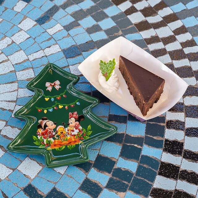 チョコレートケーキ、スーベニアプレート付き！東京ディズニーランド