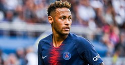 ネイマール 号泣の乱入キッズに 神対応 ハグしてユニフォームあげる ライブドアニュース