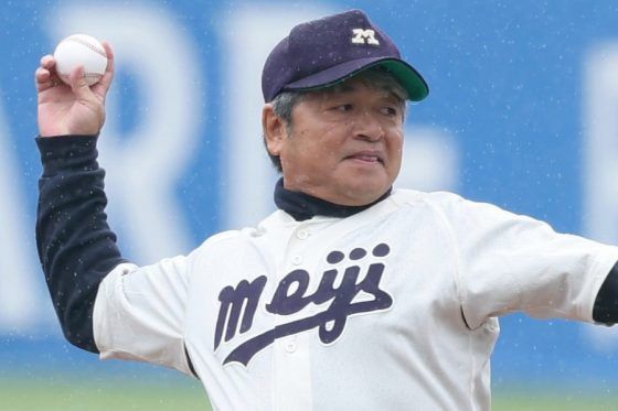 10月25日、明大戦の始球式に登場した武田一浩氏【写真:加治屋友輝】