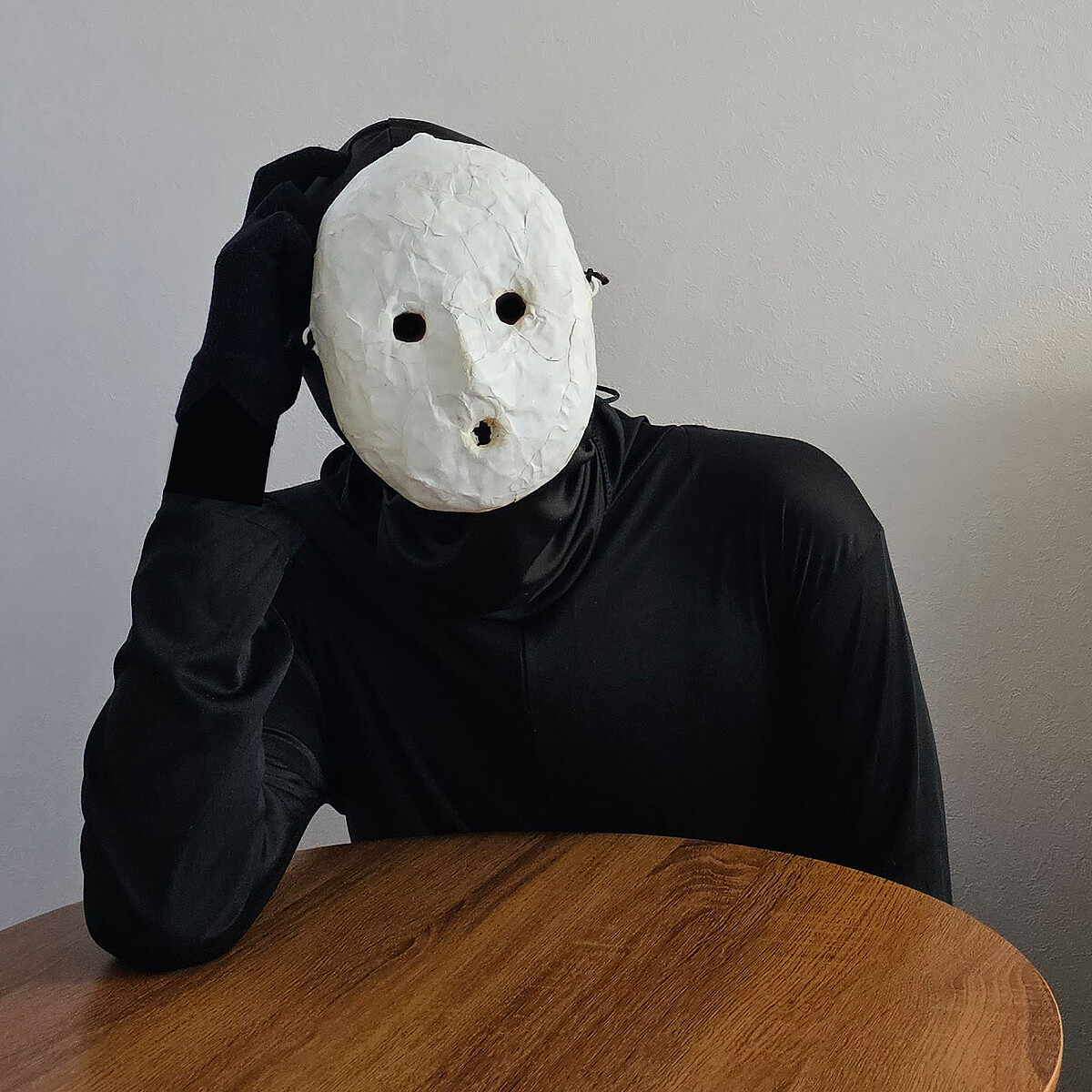 新作『変な地図』も話題！ 覆面作家・雨穴の“創作の秘密”に迫る (2025