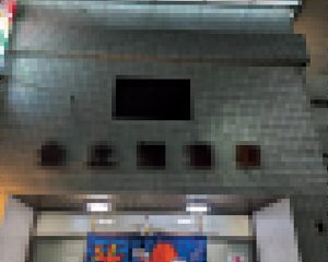 Googleの口コミで男性客は常に5〜10人の順番待ちといわれる一方で、女性客による「私の他には1人だけだった」という投稿も見てとれる