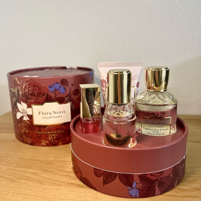 Flora Notis JILLSTUART】のホリデー限定コフレ♡ - Peachy（ピーチィ