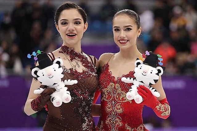 前回五輪金メダルのザギトワ(右)、銀メダルのメドベージェワともに公式戦出場すらなく今大会は代表漏れ【写真:Getty Images】