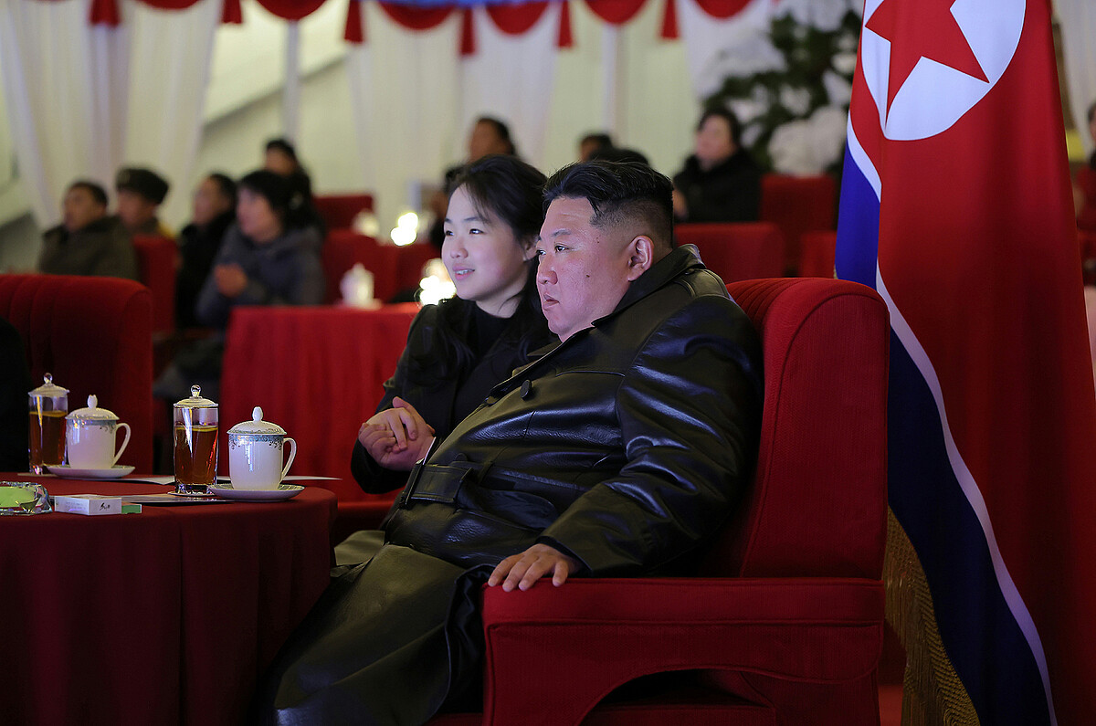 金正恩ジュエ父娘が新年祝賀公演を観覧した（2026年1月1日付労働新聞）