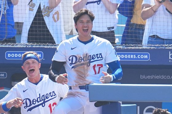勝ち越し本塁打に喜ぶドジャース・大谷翔平【写真:イワモトアキト】