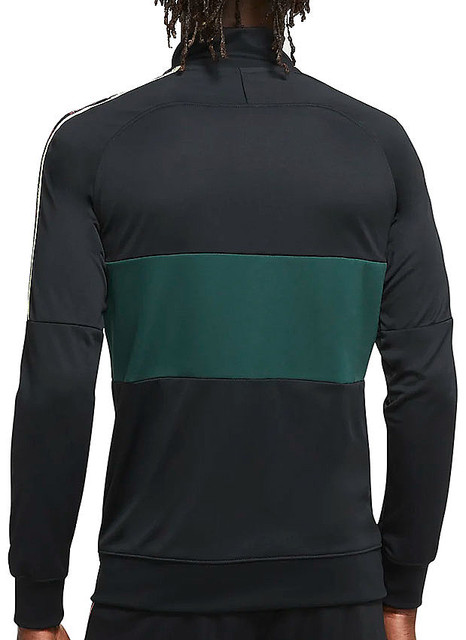 好調トッテナム！選手も使う「かっこいいNIKEジャケット＆パーカー」5