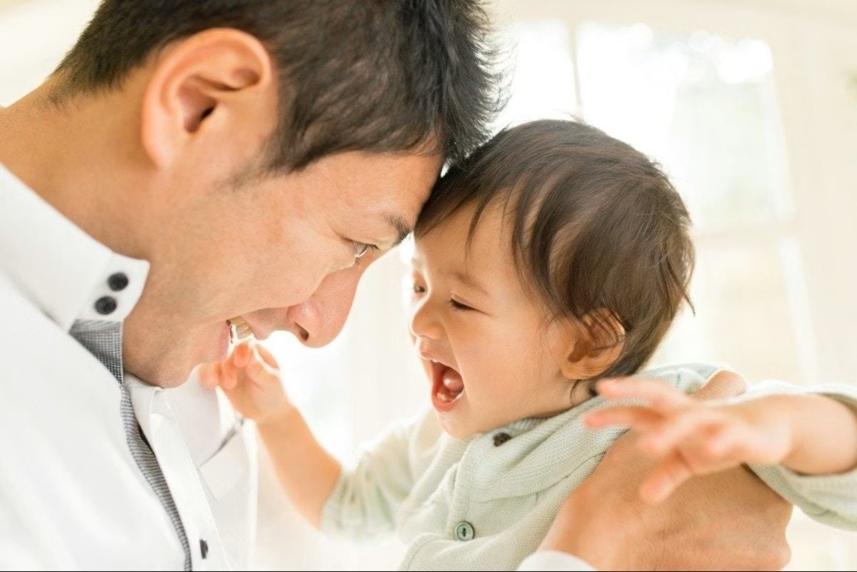 【11万いいね】父が4歳児に「懐かしい音」聞かせたら→最高のリアクションに涙があふれる「いい話」【ママリ】