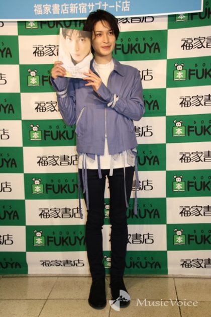 阪本奨悟　写真集 Amazon.co.jp: しょ-ご。: 阪本奨悟ファ-スト写真集 : 唐木貴央: 本