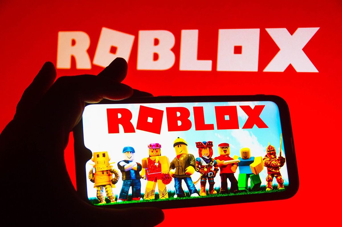 2021年10月6日、スマートフォンに表示されたRobloxのロゴ