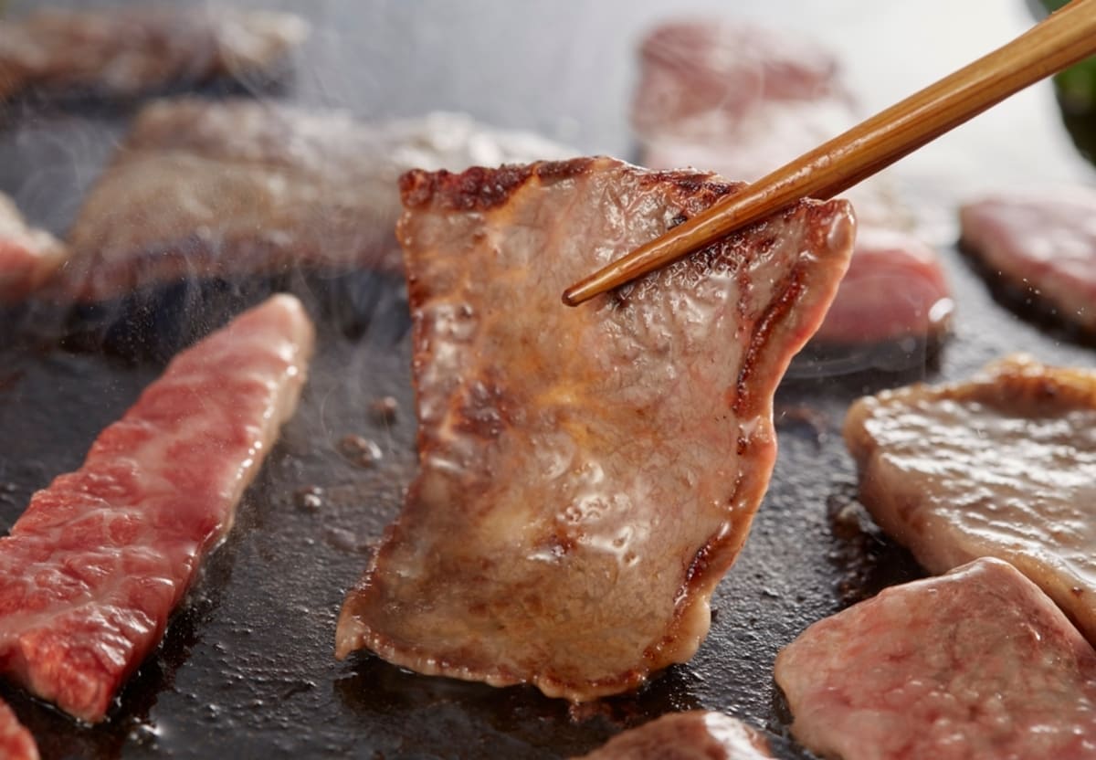 90分2980円食べ放題の焼き肉店 安さの裏にある経営の最適化