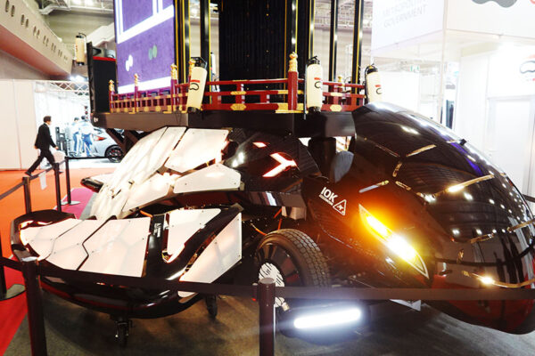 JMS2025の「SuSHi Tech TOKYO（東京都）」ブースに登場した謎の巨大山車、ツナグルマ（乗りものニュース編集部撮影）