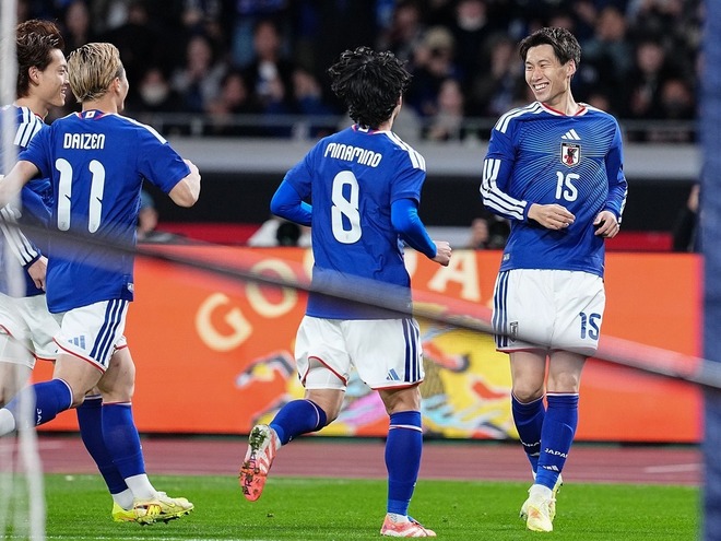 ボリビア戦で１得点の鎌田（15番）。主戦場はシャドーであるべきだ。（C）SOCCER DIGEST