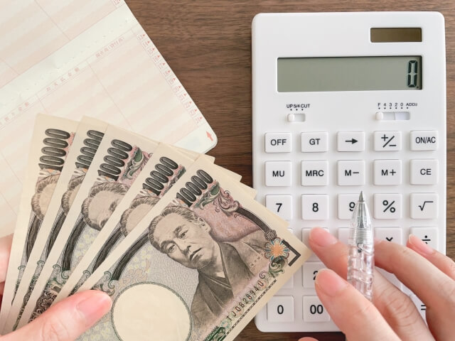 「妻に“ケチ”とは言われますが」年収1100万円でも夕食は自炊する60代男性、妻への生活費は20万円で老後に備える