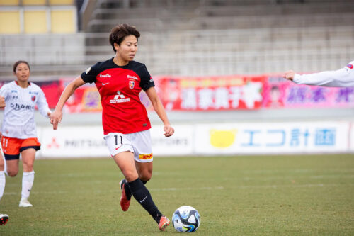 浦和FW清家貴子、WEリーグ記録を更新する9試合連続ゴール! 得点ランク独走の今季14得点目をマーク