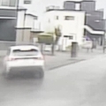 通学路で 不審な挙動の車が事故