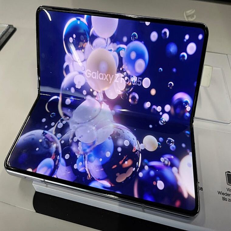 GALAXYS8 美品完動品です☆ SIMフリー】Galaxy S24 Ultra 256G Galaxy チタニウムブラック