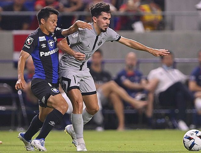 パリSGのゴールショーとなるなか、ガンバも2点を返して意地を見せた。写真:金子拓弥(サッカーダイジェスト写真部)