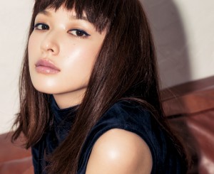 艶メイク 失敗しない 色っぽく見せる艶肌メイクやり方 コスメまとめ Peachy ライブドアニュース