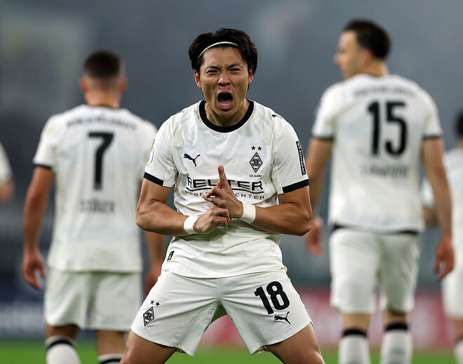 忍者ポーズを披露する町野。(C)Getty Images