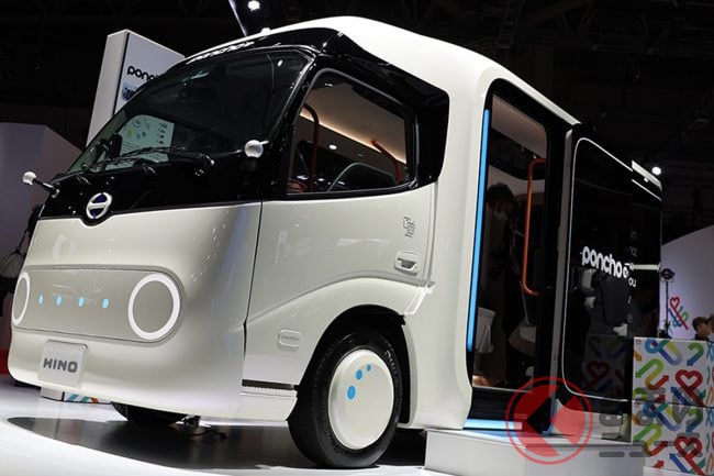 人も荷物も運べる新提案車両「ポンチョドット」を初展示