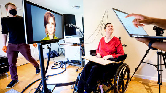 脳幹梗塞で話せなくなった女性の電気信号を読み取って言葉にする実験に成功