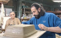 
             ���Ȼ˾�����οʲ����ߺ�ȭ�ε𾢤�������ꤷ���ƥ��٥ꥪ����κ������ס��������˥åݥ�Ԥ������ͱ����� 
          