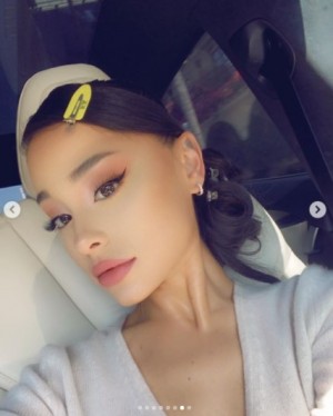 28歳になったアリアナに多くのセレブ達も祝福(画像は『Ariana Grande 2021年6月25日付Instagram』のスクリーンショット)