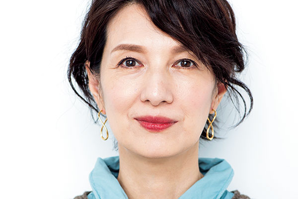 リップの塗り方で老け見え解消 小顔見せ 山本浩未のたるみ撃退メイク術 Peachy ライブドアニュース