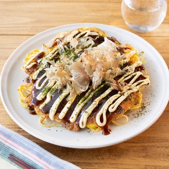 
          焼きそばが1袋だけ余ったらこれ！混ぜて焼くだけ「ネギ入りチーズオムそば」
        