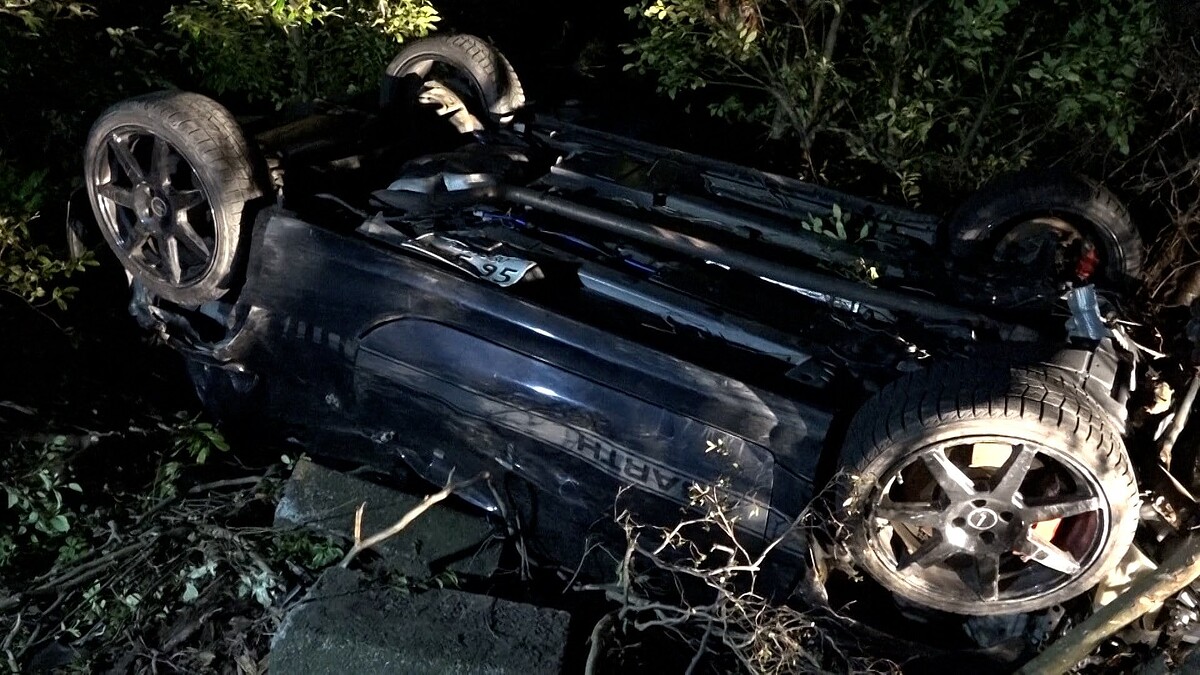 福井の雑木林で裏返しになった車を発見、中に男性の遺体 死後数日が経過か