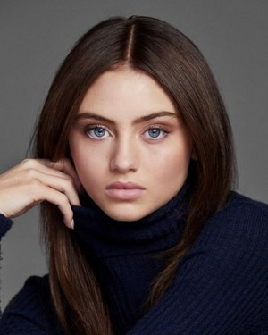 「母との撮影は大好き」とレニ・クルム(画像は『Leni Olumi Klum 2022年10月21日付Instagram「Flawless and matte skin with my Forever Compact」』のスクリーンショット)