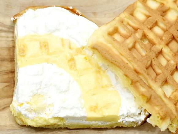 ファミマの みんなのワッフルサンド を独り占めするとカロリーがすごい ライブドアニュース