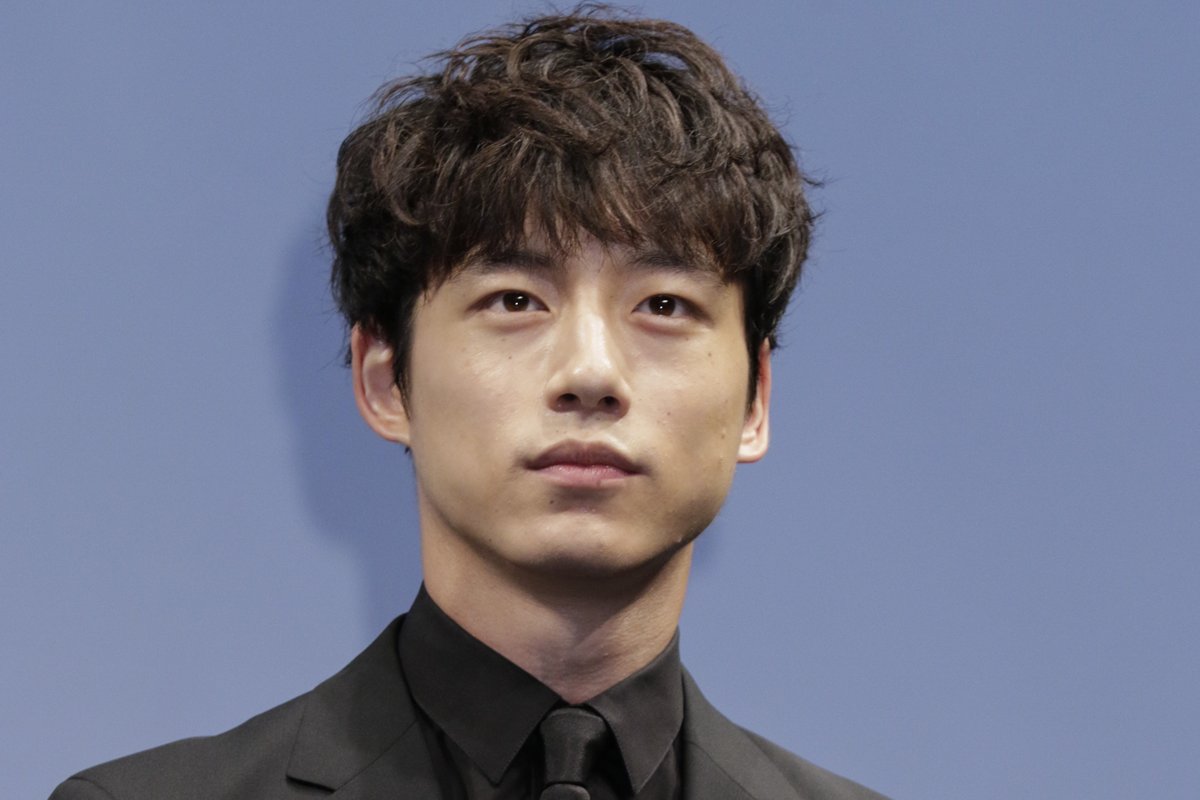  女性関係についての報道が話題を集めている坂口健太郎（写真：本誌写真部） 