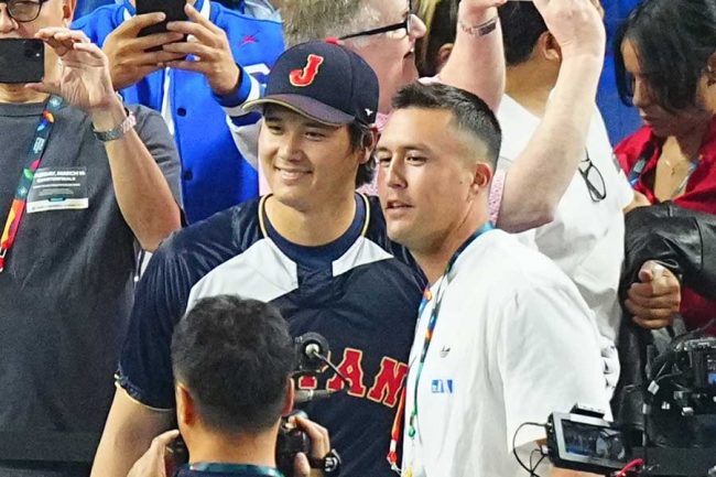 大谷翔平が準々決勝会場でヌートバーと再会のハグ 粋な一言も