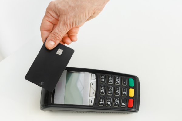 「ただ呆れました」元万引きGメンが目撃した正社員の窃盗劇　客のカードで20万円の不正利用 → 当然解雇