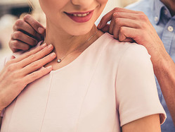 君がいないと生きていけない 医師の夫からプレゼント攻撃を受けている 美人妻の闇 Peachy ライブドアニュース