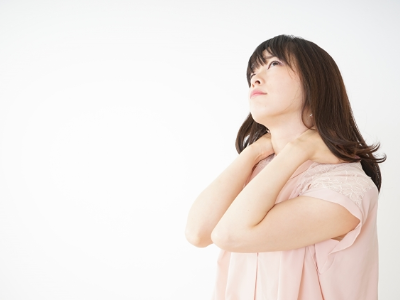 スクワットで肩こり・腰痛が改善！スマホ首や巻き肩を解消する『正しい姿勢』の作り方