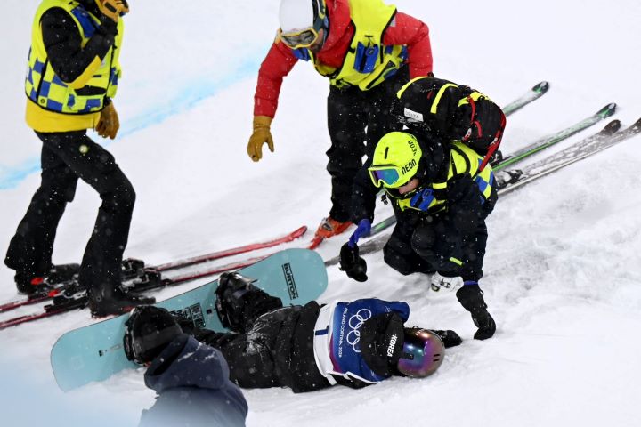 雪面に打ち付けられたチェ・ガオンが骨折 世界中から感嘆の声誘う