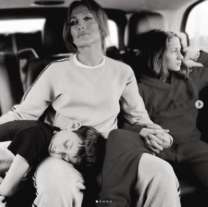 「私に先生は無理」と算数に悪戦苦闘したジェニファー・ロペス(画像は『Jennifer Lopez 2020年5月10日付Instagram「Being a mom is my greatest joy and happiness ...」』のスクリーンショット)