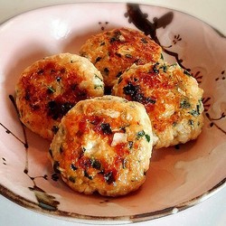 しっかり味つけでごはんパクパク 鶏の餃子バーグ の簡単献立 ライブドアニュース