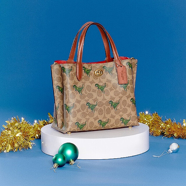 コーチのアイコンキャラクター 恐竜のレキシーがポップなデザインと豊富なバリエーションで登場