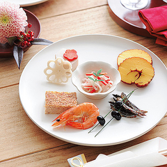 家にある丸皿でok おしゃれに見える ワンプレートおせち の盛り方 ライブドアニュース