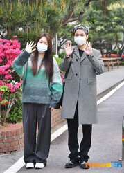 ��PHOTO�۸�SISTAR �����BE��O��Weki Meki �������楸���֥桦�ҥ��Υ����å��֥å��פμ�Ͽ�˻��á�ư�褢���