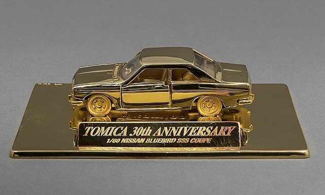  トミカ誕生３０周年記念　純金トミカ　日産　ブルーバード　ＳＳＳクーペ 