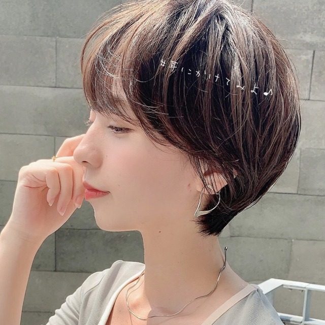 軽くて涼やかだけど上品さも 大人顔を演出 夏映えショートボブ の作り方 Peachy ライブドアニュース