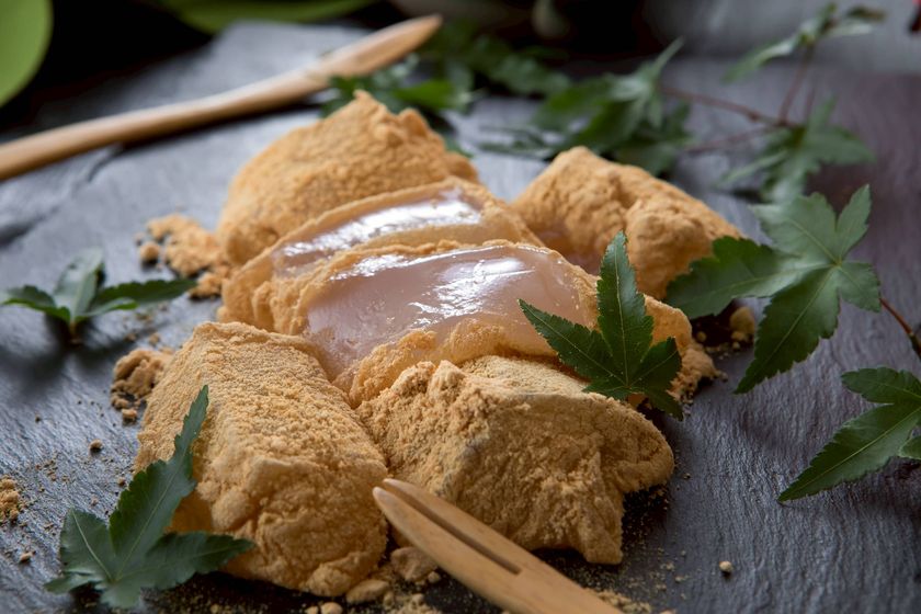 「とろとろ」の食感をもつわらび餅 1日800箱以上を販売する人気商品